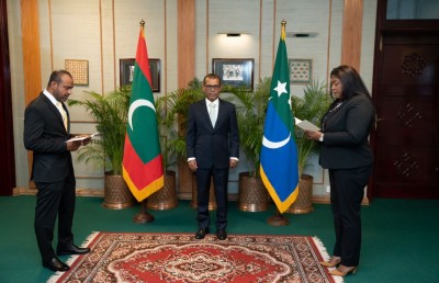 ޝާޒް، މެންބަރު ކަމުގެ ހުވާ ކުރައްވައި، މަޖިލިހަށް