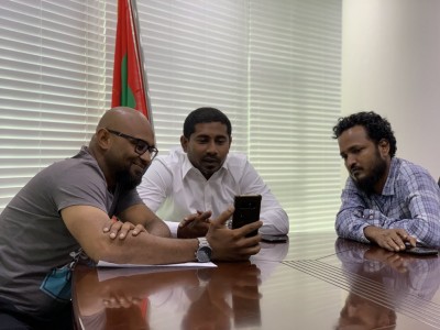އެންމެ ފަހުން މަހްލޫފާއި ރޭސިންގް އެސޯސިއޭޝަން އެއް މޭޒަކަށް