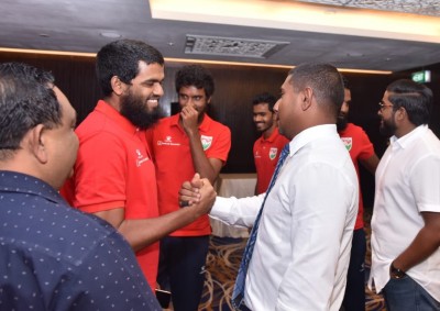 ބަލި ނުވެއްޖެ ނަމަ ގައުމީ ޓީމުގެ ކޮންމެ ކުޅުންތެރިޔަކަށް އެއް ލައްކަ ރުފިޔާ ދެނީ