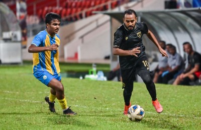 ވެލެންސިއާ ބަލިކޮށް އީގަލްސް ސެމީ އަށް