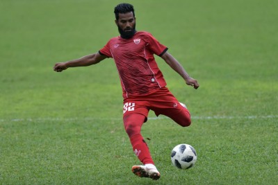ގުއާމް މެޗު ސައި ހޮޓަލެއްގައި އިނދެގެން ބެލި ދަގަނޑޭ ދެން މެޗެއްގައި ކުޅޭނެ!