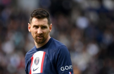 ހުއްދަ ނުހޯދައި ސައުދީއަށް ދިއުމުން މެސީ އަށް އަދަބު ދީފި