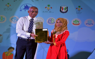ރައީސް، މަނަދޫ ދަތުރުފުޅު ނިންމަވާލެއްވުމަށްފަހު މާލެ ވަޑައިގެންފި