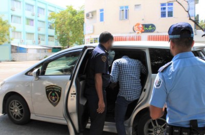 ފޭކް މެޑިކަލް ރިޕޯޓެއް ހެދި ބިދޭސީއަކު އަތުލައިގެންފި