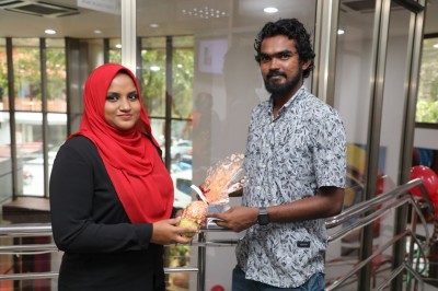 ދުނިޔޭގެ ހިތުގެ ދުވަހު ސްޓެލްކޯއިން ކަސްޓަމަރުންނަށް މޭވާ!