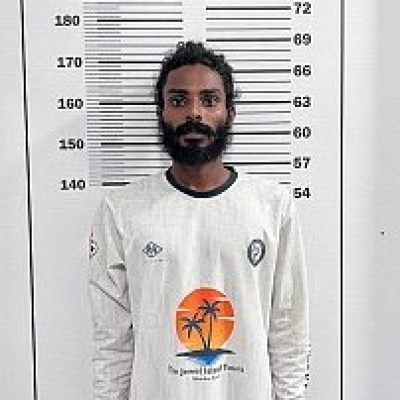 ފިލައިގެން އުޅުނު މީހާ ފެނުނީ ފަޅުތެރޭގައި އޮއްވައި