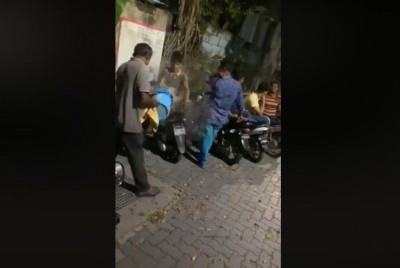 ފުކެއް ބޮޑުވަރު! ބިދޭސީ މީހާގެ މޫނަށް ފެން ބާލިދީއެއް