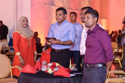 ފަންނު އެކްސްޕޯގައި ހިލޭ ސްޓޯލް ބެހެއްޓުމުގެ ފުރުސަތު ހުޅުވާލައިފި