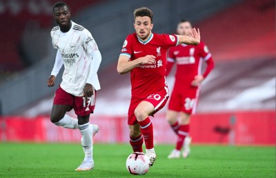 ލިވަޕޫލުން ފަހަތުން އަރައި އާސެނަލް ބަލިކޮށްފި