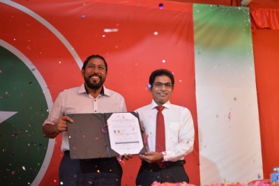 ލޯޔަރު ވައްޑެ ޖުމްހޫރީ ޕާޓީ އަށް ސޮއިކުރައްވައިފި