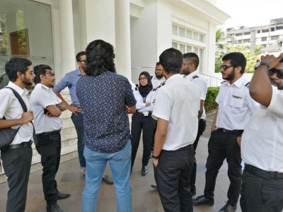 ލަންކާގައި ޕައިލެޓުކަން ކިޔަވާ ދިވެހި ކުދިންގެ "ފިޔަ ކޮށާލާފައި"