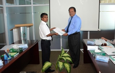 ހޯމް މިނިސްޓްރީގެ ޕާމަނަންޓް ސެކްރެޓަރީ ސަސްޕެންޑްކޮށްފި