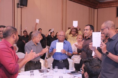 ވިލާ ކޮލެޖުން ޕްލާސްޓިކާ ދުރަށް!