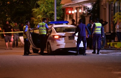 ހުޅުމާލޭގައި ފުލުހަކަށް ހަމަލާދިން މީހުންނަށް ބަންދު މުއްދަތު ޖަހައިފި