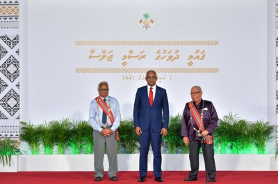 ނިޝާން އިއްޒުއްދީނުގެ ޝަރަފު، ސޯދުބެއާއި ހިކަރީ އަހްމަދު އާދަމަށް