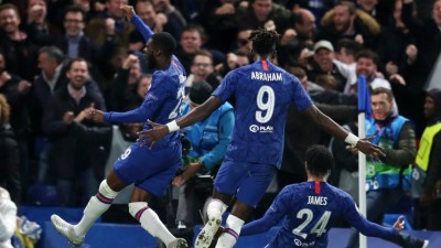 ފަހަތުން އަރައި ޗެލްސީން އަޔެކްސް ހިފަހައްޓައިފި