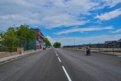 ދެ ސައިކަލެއް ޖެހި ތިން މީހަކަށް އެކި ވަރުގެ އަނިޔާ