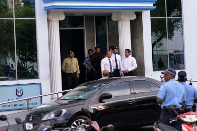 ތިން ގަޑިއިރަށްފަހު ޔާމީން ފުލުސް އޮފީހުން ނުކުމެވަޑައިގެންފި