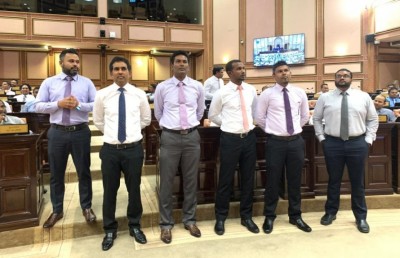 ގާޒީ ހައިލަމަށް ފާޑުކިޔާތީ އިދިކޮޅު މެމްބަރުން މަޖިލީހުގައި އިހުތިޖާޖު ކުރަނީ