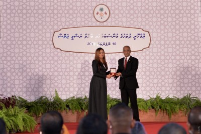 ރައީސްގެ އިނާމާއެކު ރިޝްމީ އުފަލުން ފޮޅިފައި!