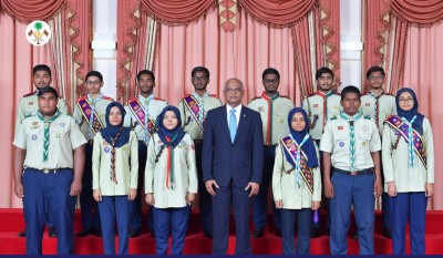 ރައީސްގެ ބެޖާއި ބޭޑަން ޕަވަލް ބެޖު ފުރަތަމަ ފަހަރަށް އަންހެން ސްކައުޓުންނަށް