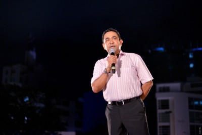 ކަރުނަޔާއެކު ރައީސް ޔާމީން ވިދާޅުވަނީ އެމަނިކުފާނާ ހަސަދަ ނުވުމަށް!