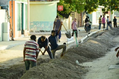 އޭދަފުށީގައި މަގު ހެދުމުގެ މަސައްކަތް އަލުން ފަށައިފި