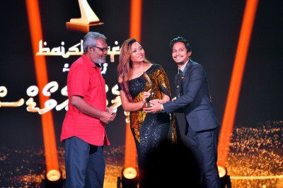 ސަޕްރައިޒް އެވޯޑަކާ އެކު ދޮން އައްޔައަށް ބޮޑު ކާމިޔާބީއެއް!