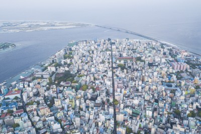 މާލޭ ގެއެއްގެ ވައިގޮޅީގެ ތެރޭގައި މަރުވެފައި އޮތް މީހަކު ފެނިއްޖެ
