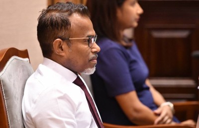 މުޅި ދުވަހު ނިޒާމު ގެއްލިފައި، ޖަލްސާ ނިންމާލީ ހަމަޔަކަށް ނޭޅުވުމުން!