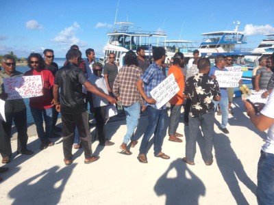 ފަރެސްމާތޮޑާގައި މަސްވެރިން އިހުތިޖާޖަށް، ފައިސާ ނުލިބޭ މައްސަލަ ބޮޑު