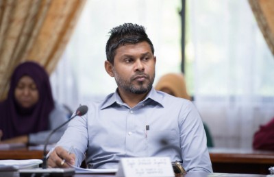 ރައީސް ޔާމީނަށް ސަޕްރައިޒެއް ދެއްވައި، މެމްބަރު ހުސައިން ޕީޕީއެމްއަށް
