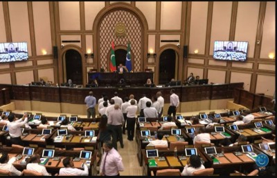 ރިފްއަތުގެ އިމްތިޔާޒުގެ މައްސަލައާ އެކު މަޖިލިސް މަރުތަޅު އެޅިދާނެ؟