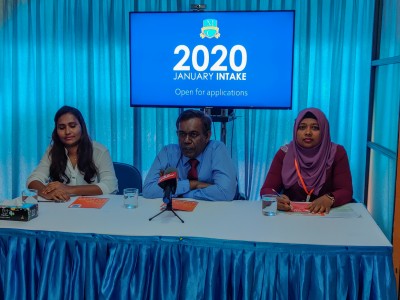 މަންދުގެ ޖެނުއަރީ އިންޓޭކް: ހިލޭ ލެޕްޓޮޕާއި ފައުންޑޭޝަން
