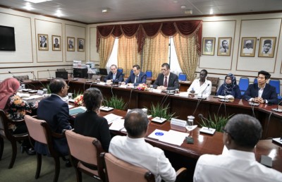 ޔޫއެންގެ ރެޕެޓުއާއާ ނަޝީދު މަޝްވަރާ ކުރައްވައިފި
