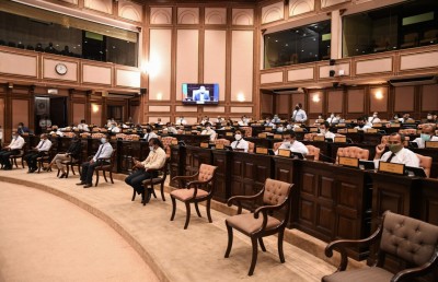 ދަރަނި ރިސްޓްރަކްޗާކުރަން މަޖިލީހުން ސަރުކާރަށް ލަފާދީފި