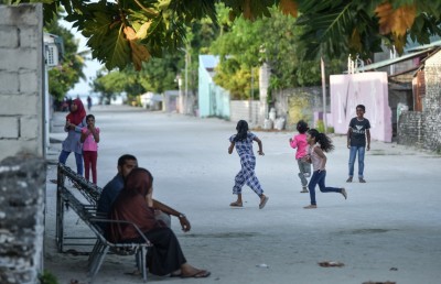 ކަރަންޓު ނެތި 12 ދުވަސް، ގިނަ އާއިލާތައް ފަގީރުކަމުގައި