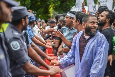 ފިކުރުތައް ފަތުރާ ކަމުގެ ތުހުމަތާ އެކު ގައުުމު ބައިބައިވުމާ ދިމާލަށް