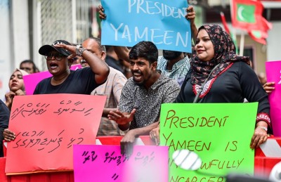 ޔާމީނަށް އަނިޔާކުރާ ކަމަށް ބުނެ އިދިކޮޅުގެ ލީޑަޝިޕުން ރައީސް އޮފީސް ދޮށަށް!
