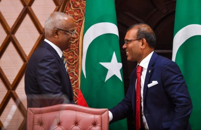 މަޖިލިހުގައި އޮތީ މަރުތަޅު އެޅުވުމާއި މަރުފަލި ޖެހުން!