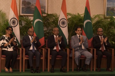 އިންޑިއާއިން ގޭދޮށު މަސްފެކްޓަރީ އަޅައިދީ، ރުޕޭ ކާޑް ތައާރަފް ކުރަނީ
