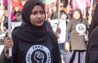 ތަކުރާރުކޮށް ހައްޔަރުކުރާ ނުހާ، ފުލުހެއްގެ އަތުގައި ދަތް އަޅައިގެން ބަންދަށް