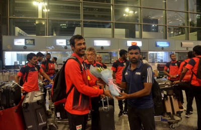 ކޮލަމްބޯގެ ޓްރާންސިޓްގައި 40 ހަކަށް ގަޑިއިރު ހޭދަކުރުމަށްފަހު ގައުމީ ޓީމު ބެންގަލޫރަށް ހިނގައްޖެ