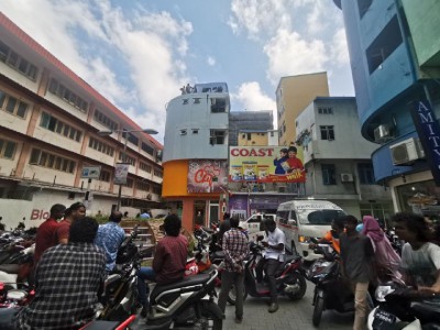 ޓޮމާޓޯގޭ މަތީގައި މަރުވެފައި އޮއްވާ ފެނުނީ ބިދޭސީއެއް: ފުލުުހުން