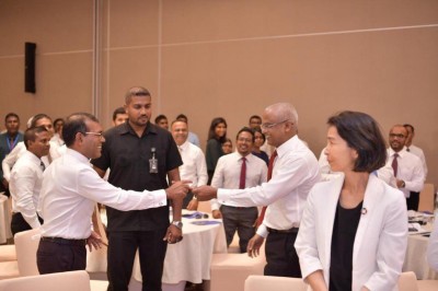 ތާރީހީ ބިލް ތަސްދީގު ކުރެއްވި ގަލަން ރައީސް ހަދިޔާ ކުރެއްވީ ނަޝީދަށް!