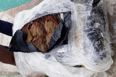 އޭދަފުށި ފަޅުތެރެއިން ގޮތް ނޭނގޭ ޕެކޭޖެއް ފެނިގެން ފުލުހުން ގެންގޮސްފި