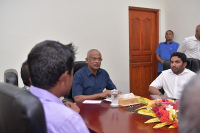 ފޮނަދޫ ރައްޔިތުންގެ ކަންބޮޑުވުންތައް ރައީސަށް