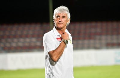 މަގާމުގައި ހަތަރު މަސް، މާޒިޔާއިން ކޯޗުގެ ކޮންޓްރެކްޓް އުވާލައިފި