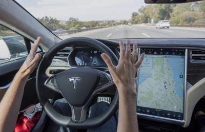 ޓެސްލާގެ އޮޓޯޕައިލެޓުން އެކްސިޑެންޓްތައް މަދުކުރެވޭނެ: ދިރާސާ