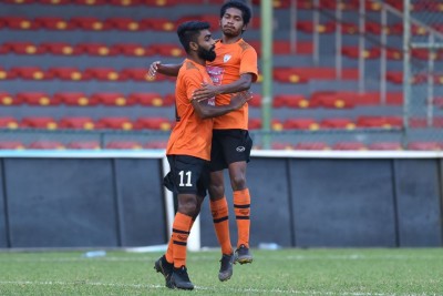 ރިޒޭގެ ހެޓްރިކާ އެކު އީގަލްސް ދެވަނައިގައި ހަމަޖެހިލައިފި
